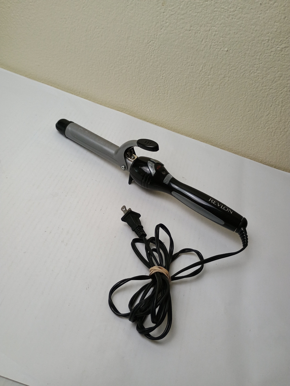 Revlon Black and Silver 1" Curling Iron - Quick Styling